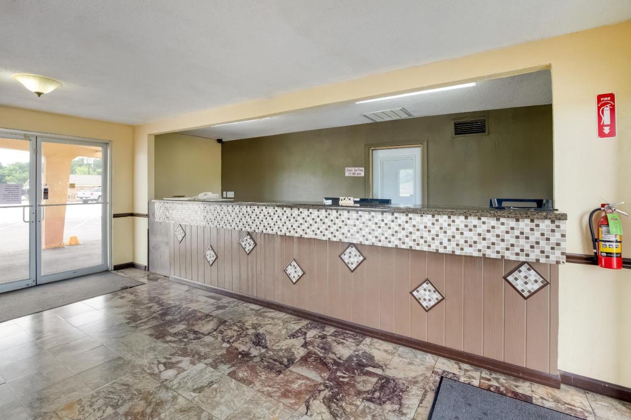 Oyo Hotel Lake Charles La I-10 エクステリア 写真