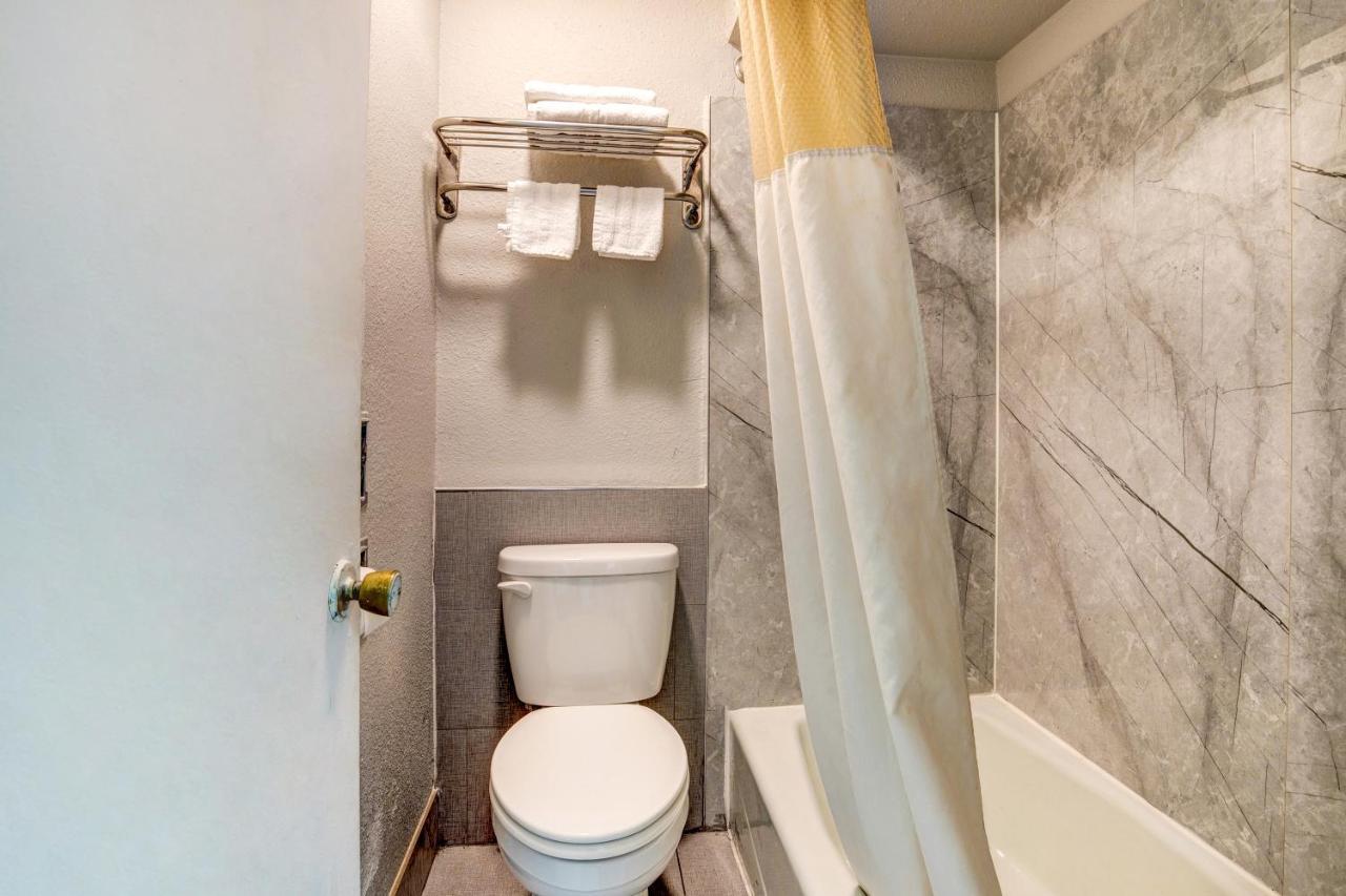 Oyo Hotel Lake Charles La I-10 エクステリア 写真