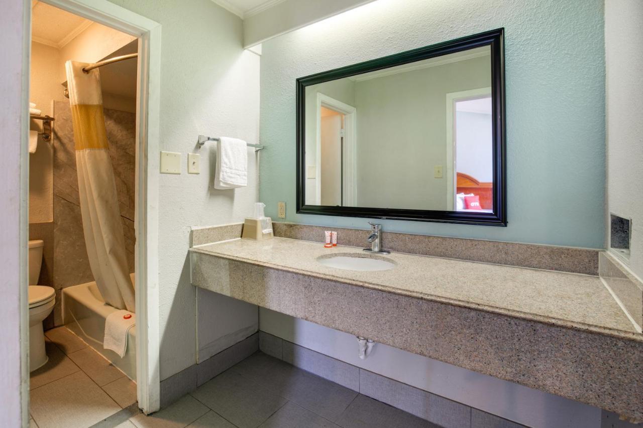 Oyo Hotel Lake Charles La I-10 エクステリア 写真