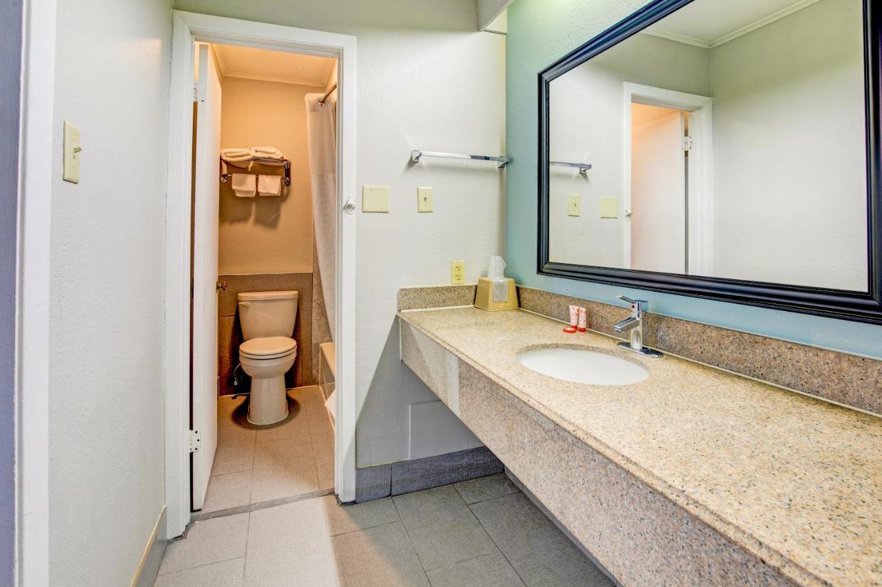 Oyo Hotel Lake Charles La I-10 エクステリア 写真