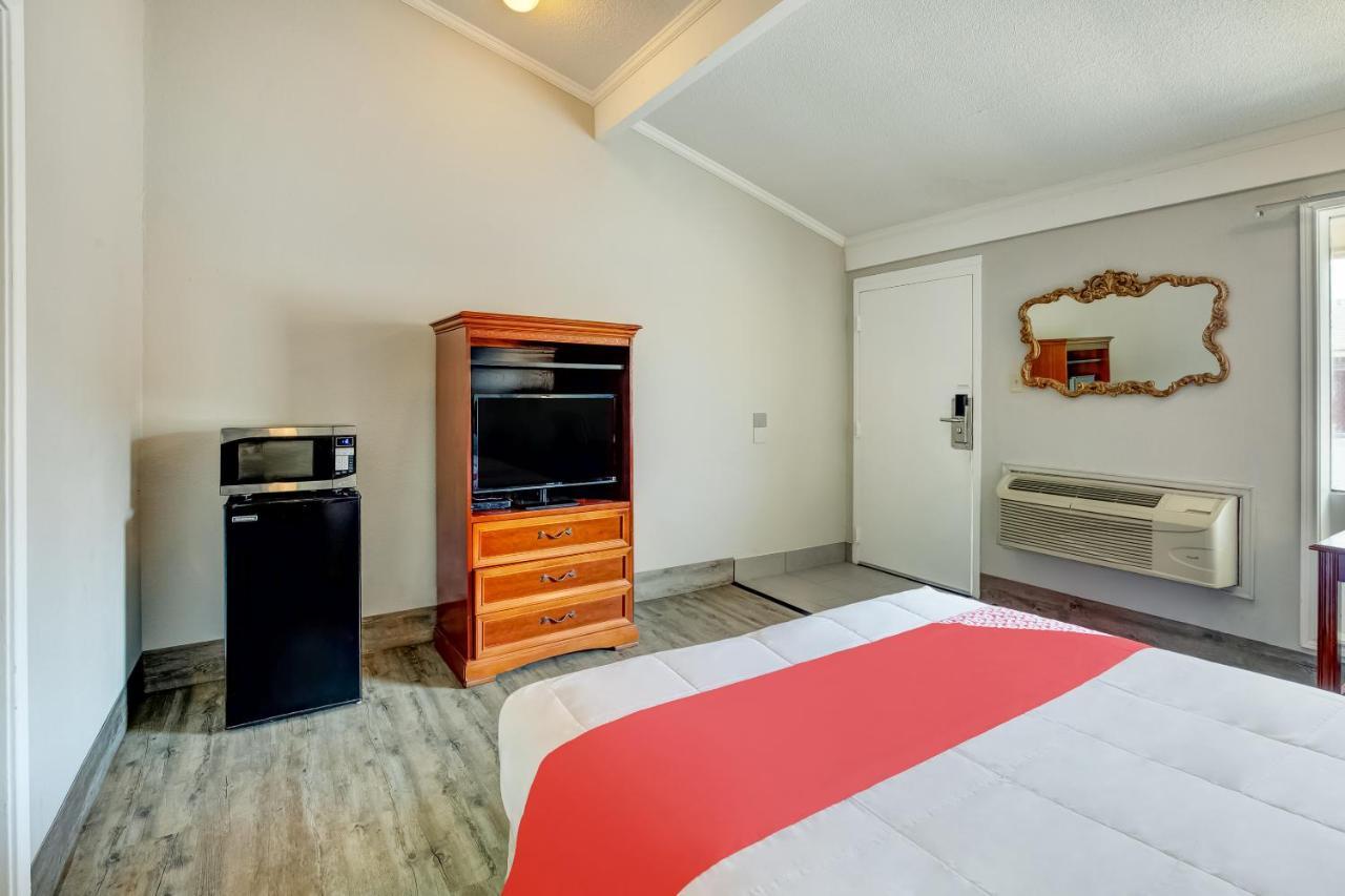 Oyo Hotel Lake Charles La I-10 エクステリア 写真