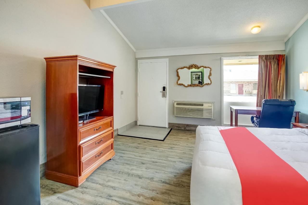 Oyo Hotel Lake Charles La I-10 エクステリア 写真