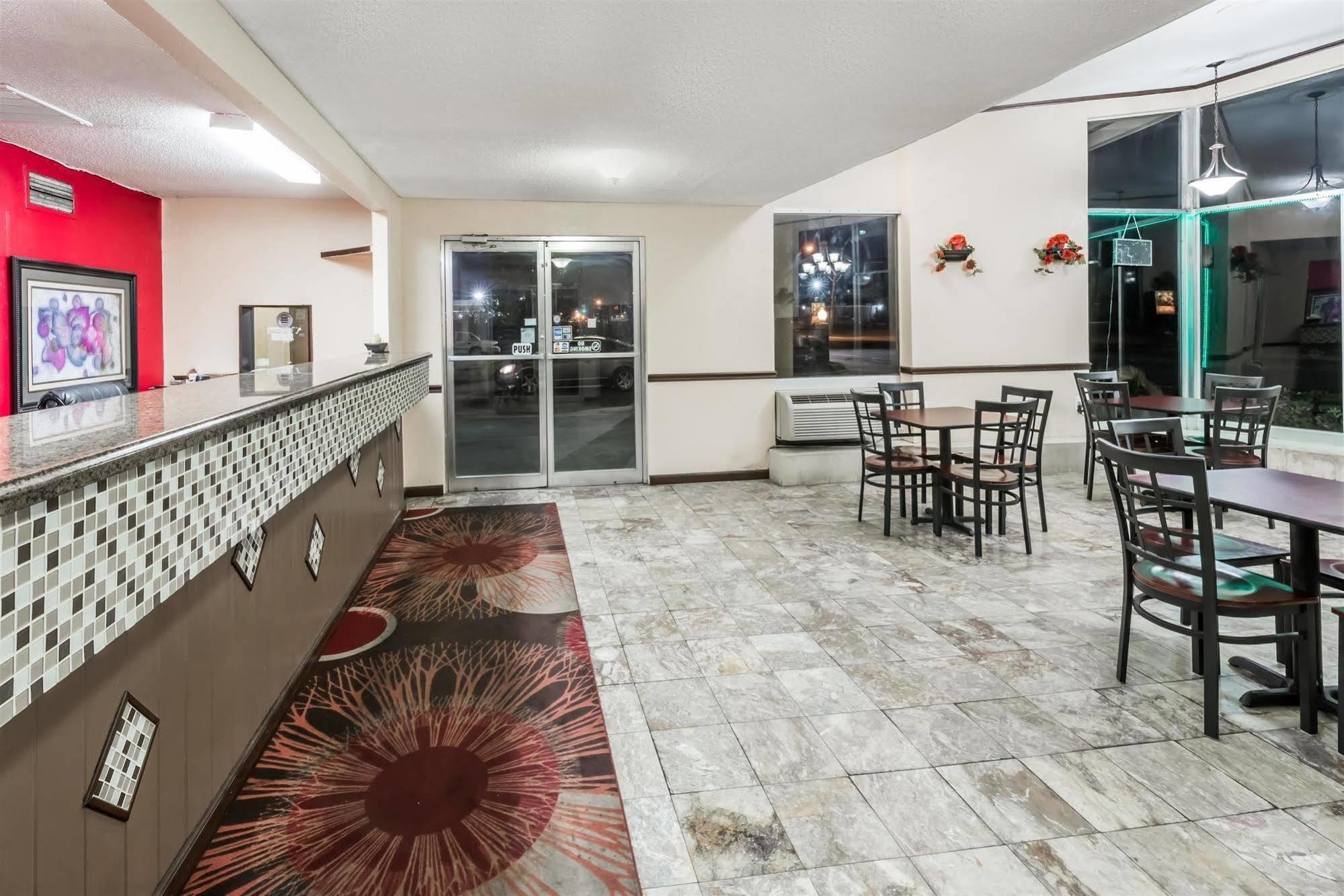 Oyo Hotel Lake Charles La I-10 エクステリア 写真