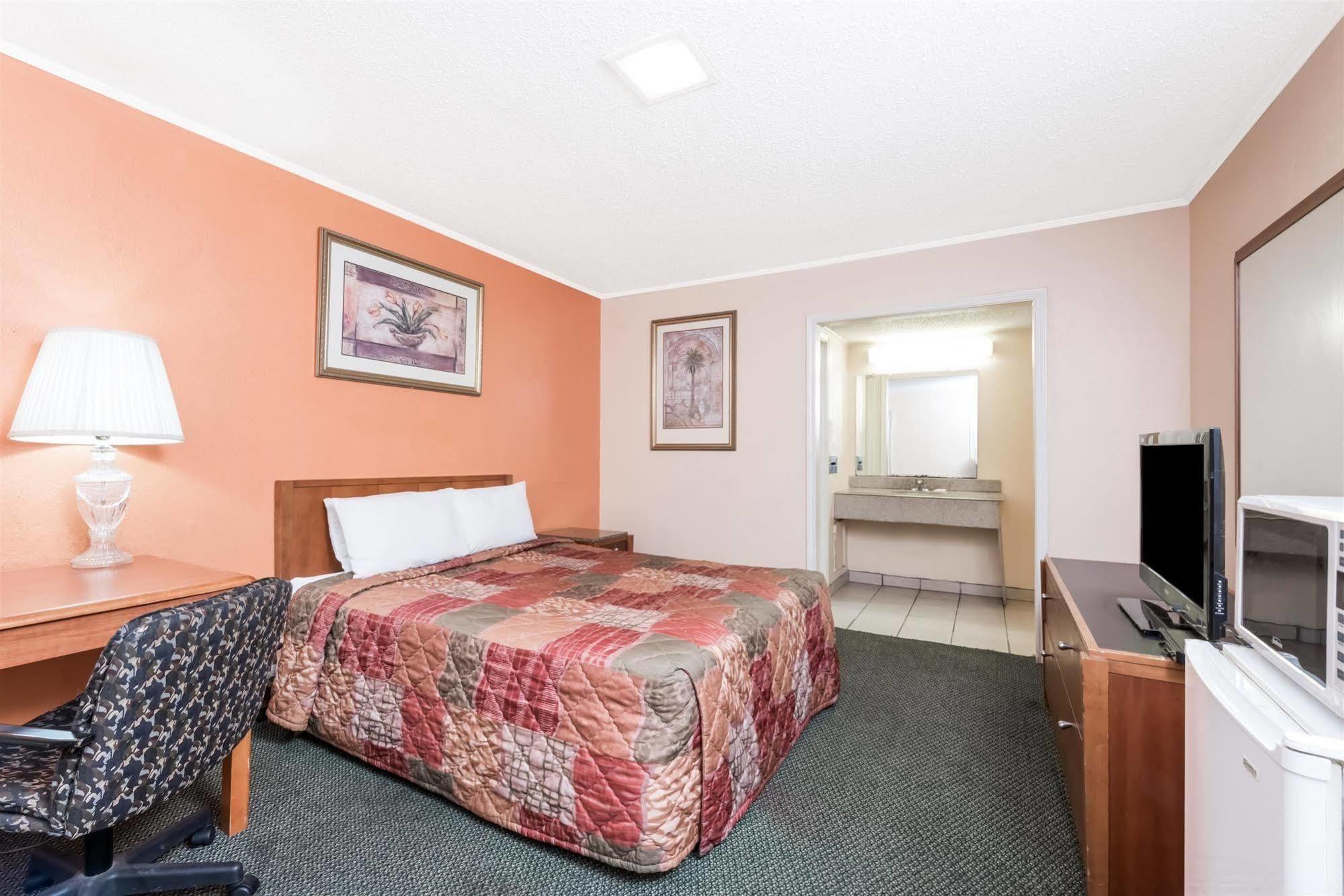 Oyo Hotel Lake Charles La I-10 エクステリア 写真