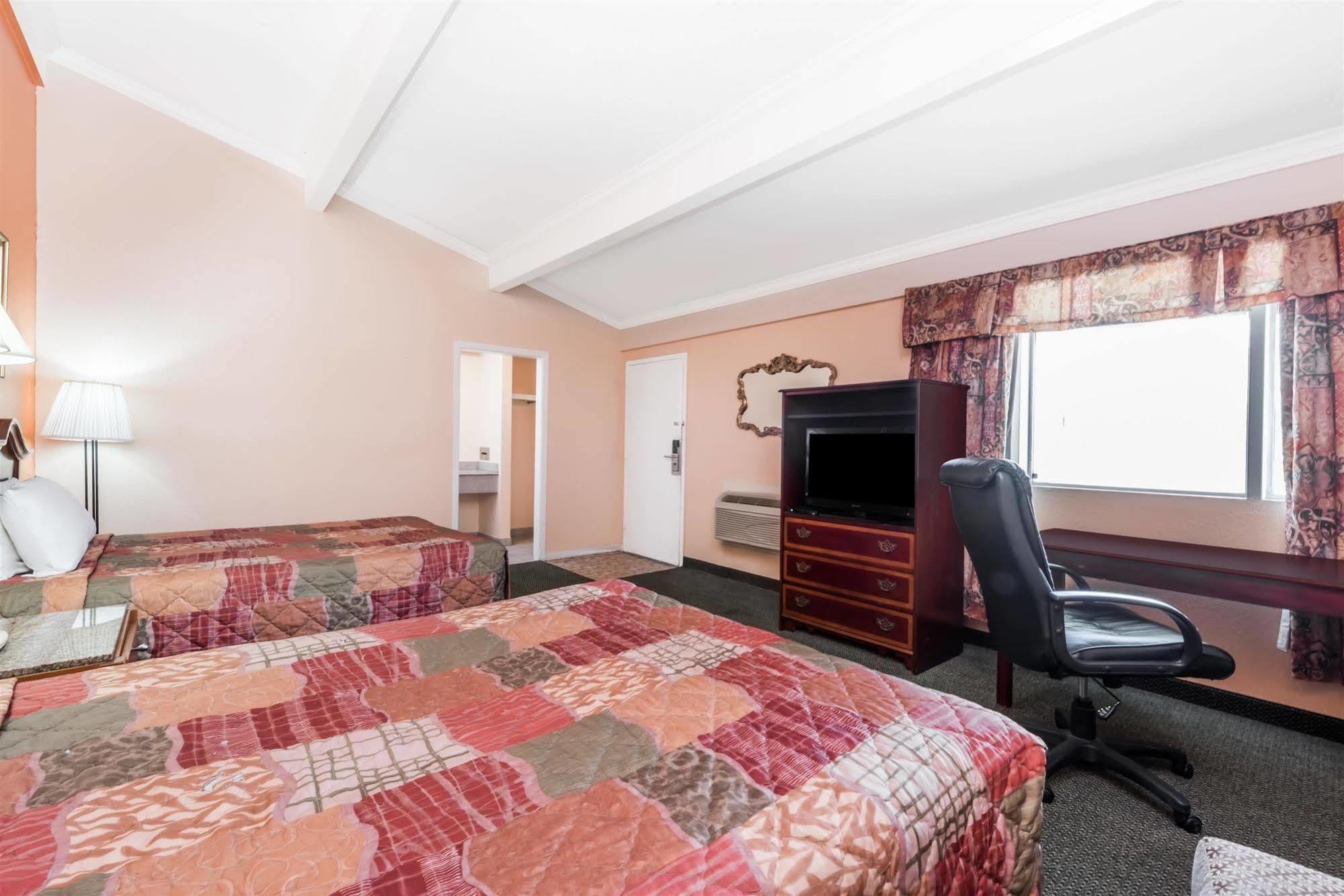 Oyo Hotel Lake Charles La I-10 エクステリア 写真