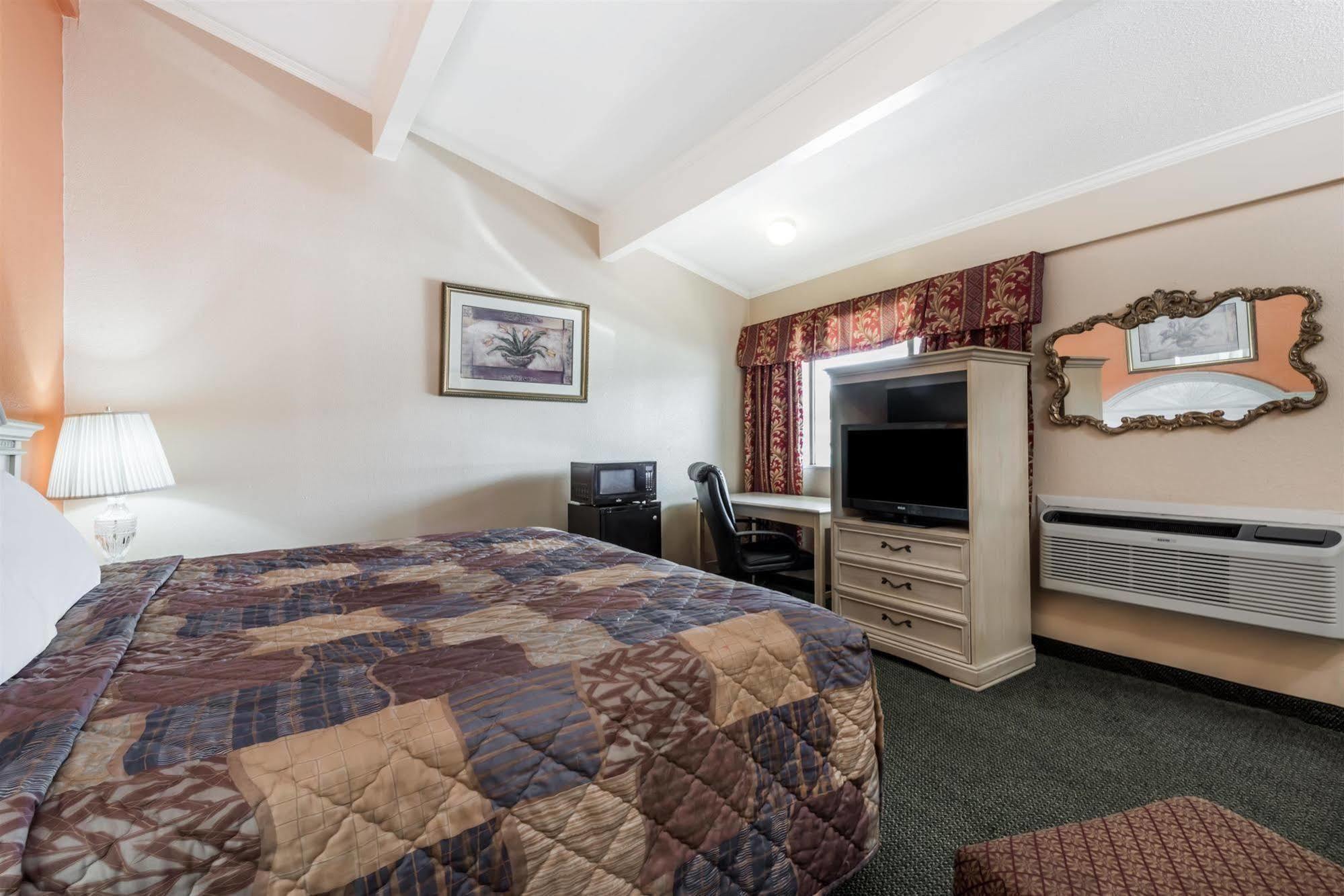 Oyo Hotel Lake Charles La I-10 エクステリア 写真