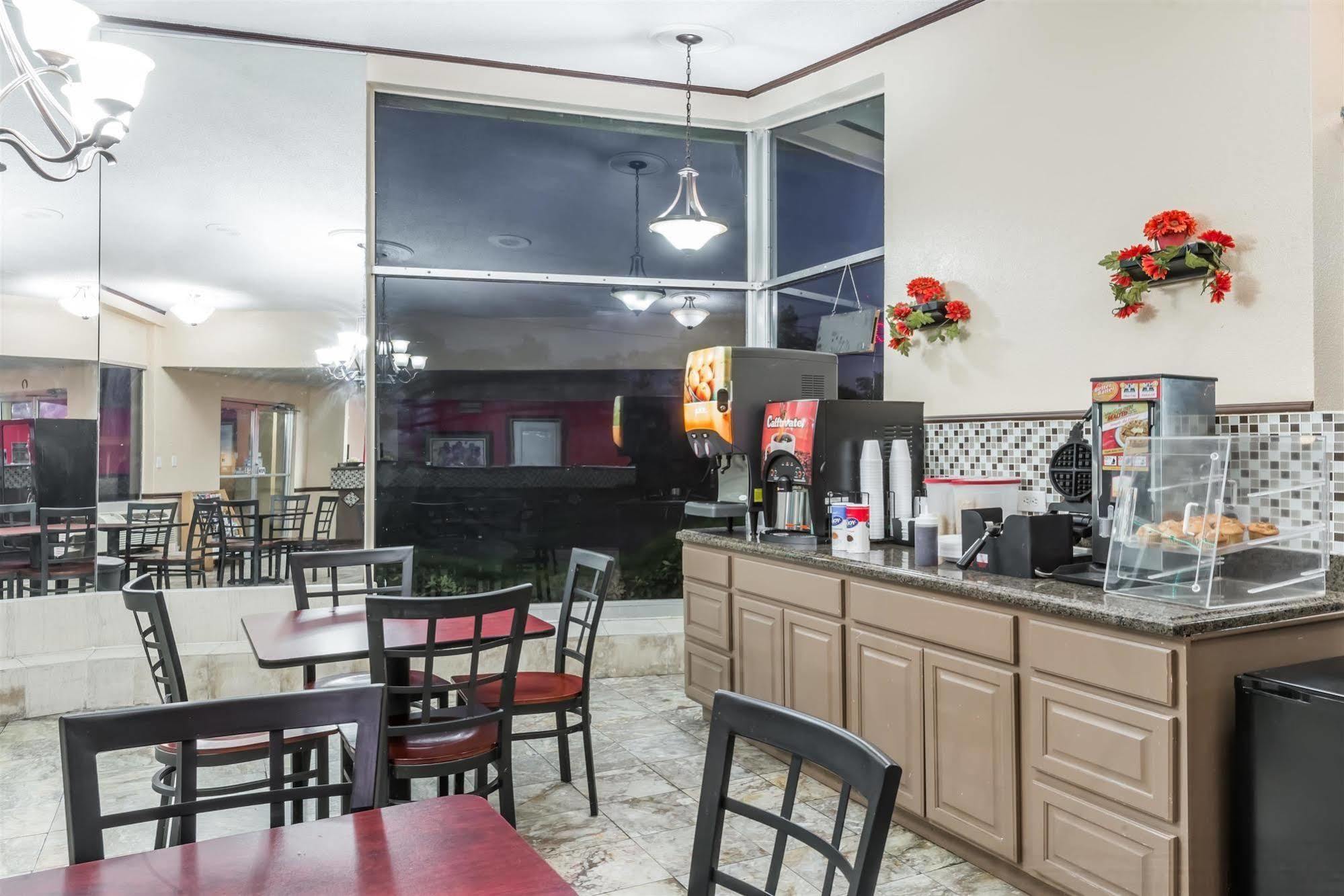 Oyo Hotel Lake Charles La I-10 エクステリア 写真