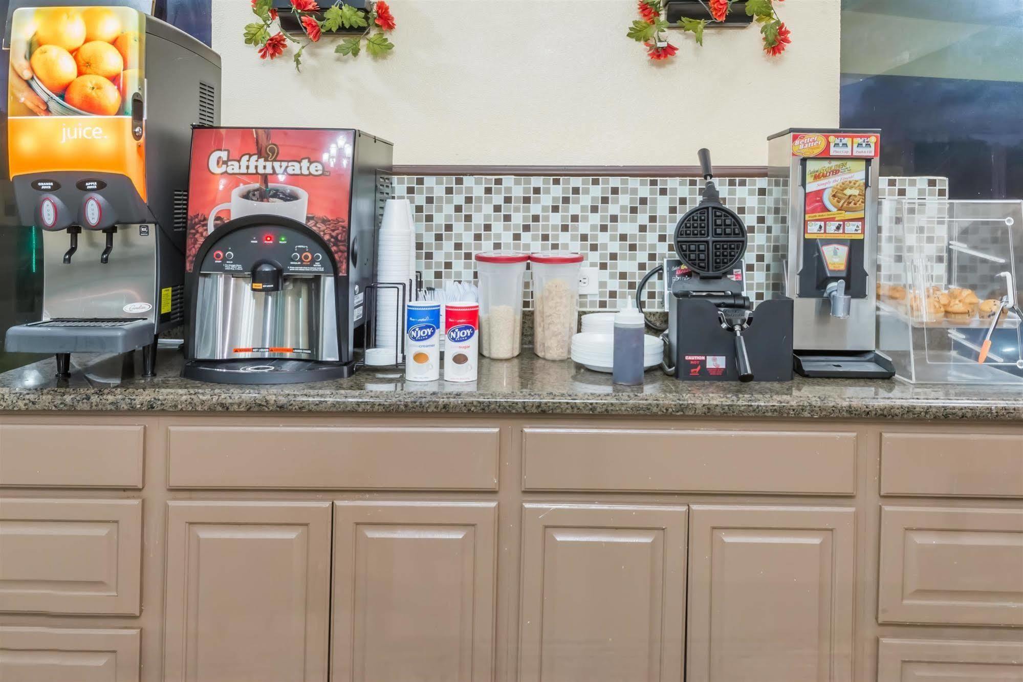 Oyo Hotel Lake Charles La I-10 エクステリア 写真