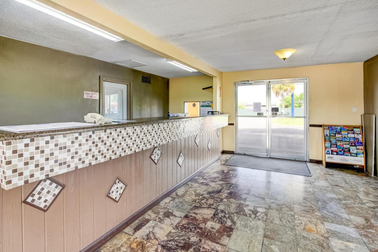 Oyo Hotel Lake Charles La I-10 エクステリア 写真