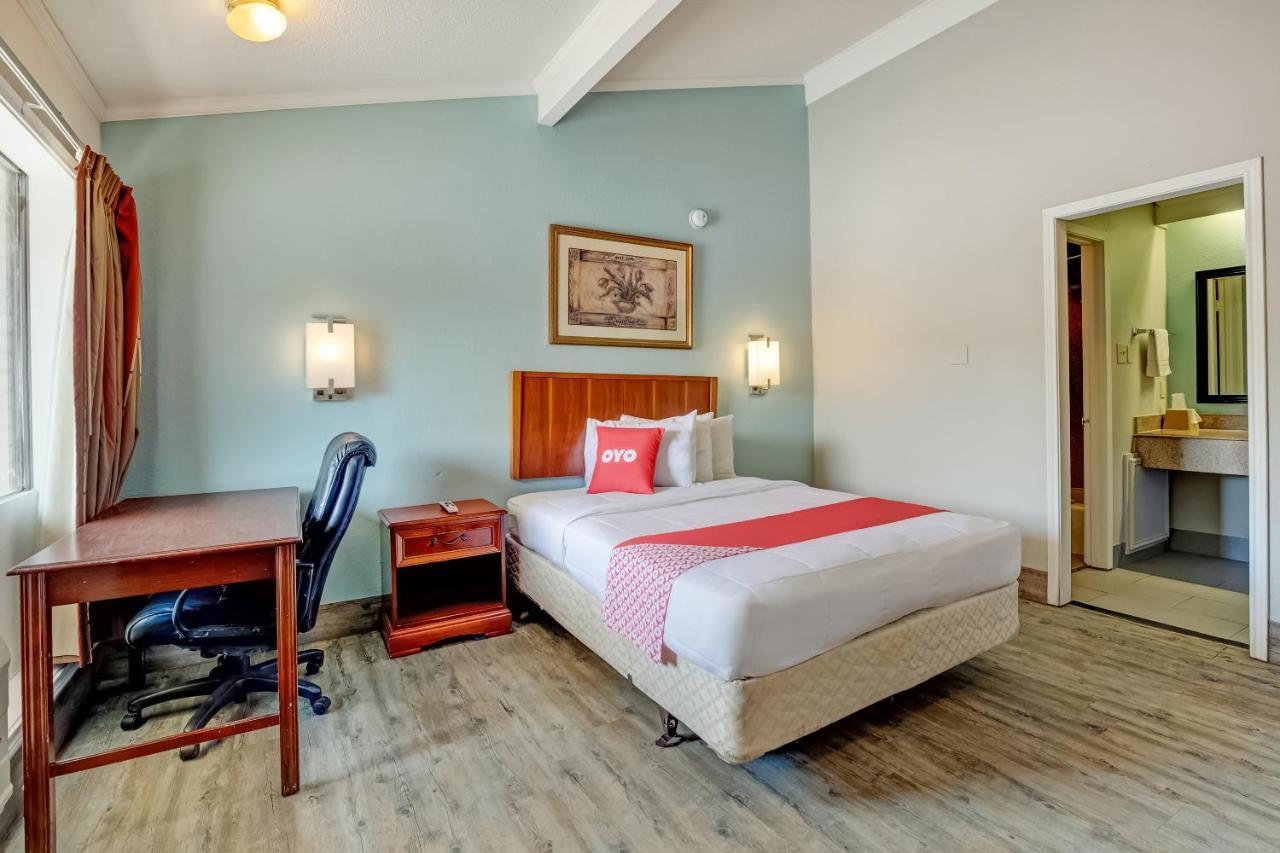 Oyo Hotel Lake Charles La I-10 エクステリア 写真